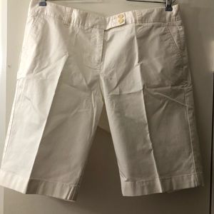 Vineyard Vines white Bermuda shorts Size 10